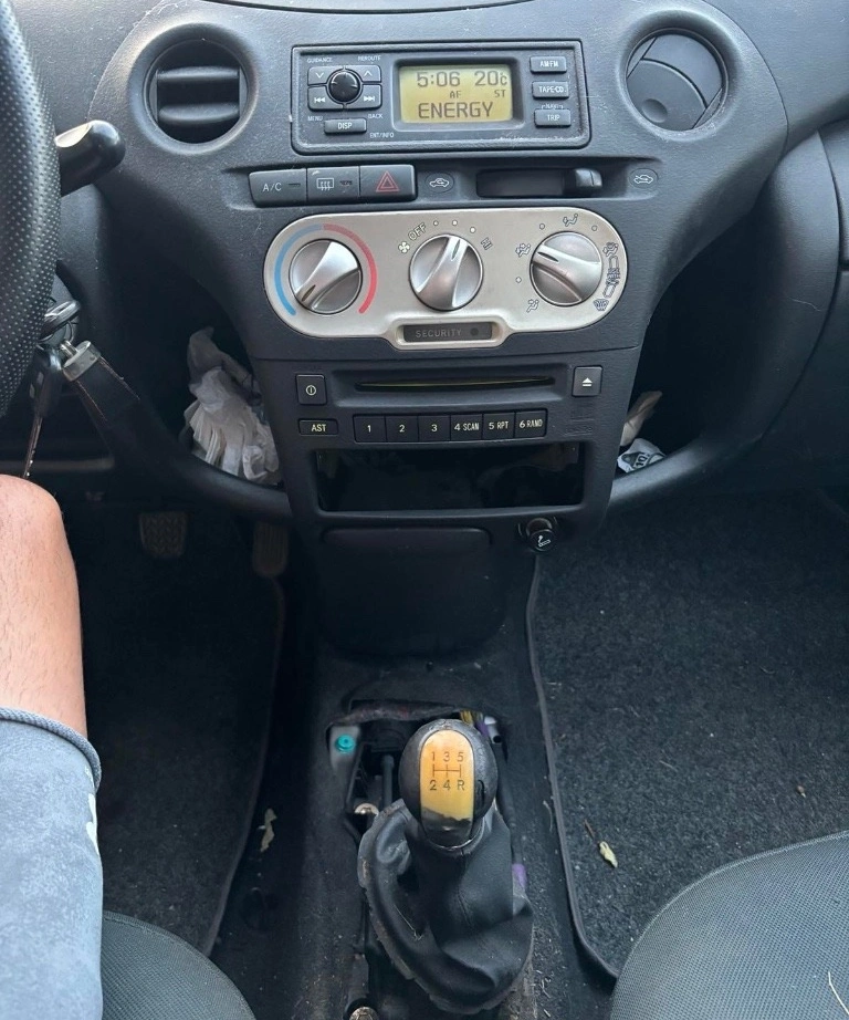 Toyota Yaris 1.0 VVT-i снимка 5