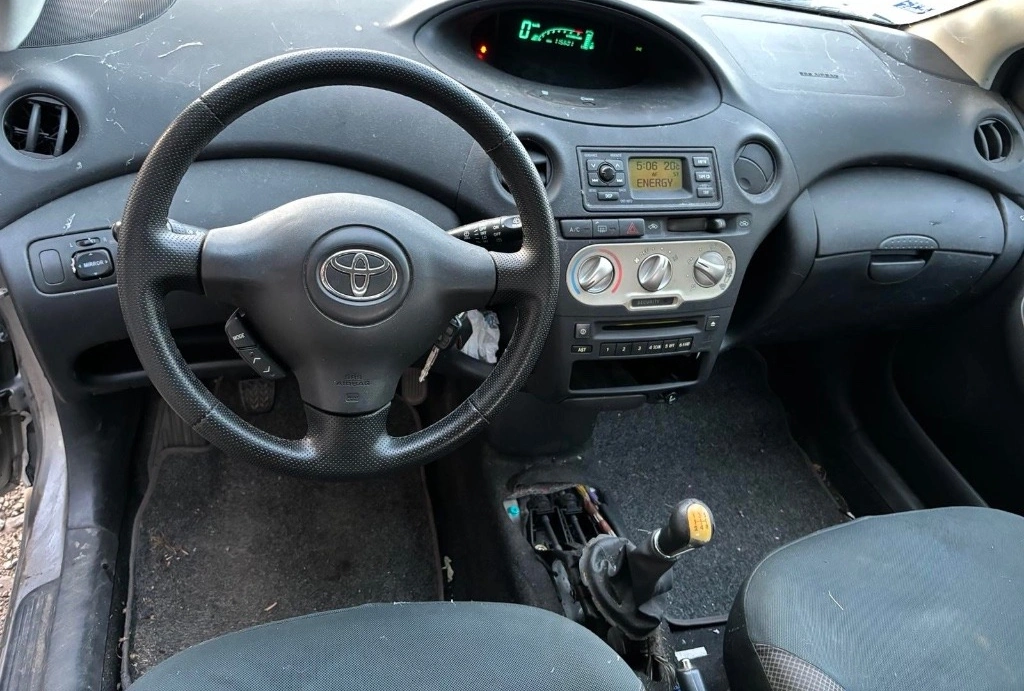 Toyota Yaris 1.0 VVT-i снимка 7