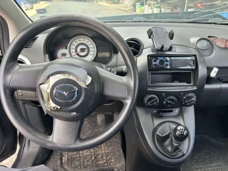 Mazda 2 1.3i снимка 6