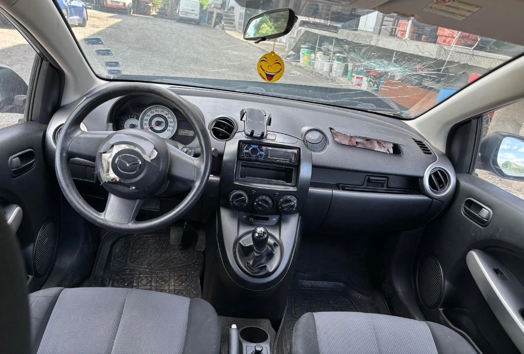 Mazda 2 1.3i снимка 5