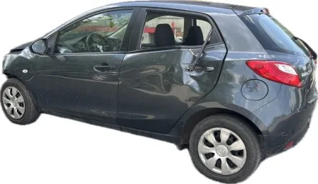 Mazda 2 1.3i снимка 4