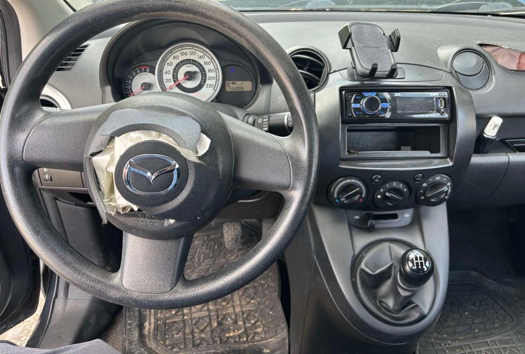 Mazda 2 1.3i снимка 6