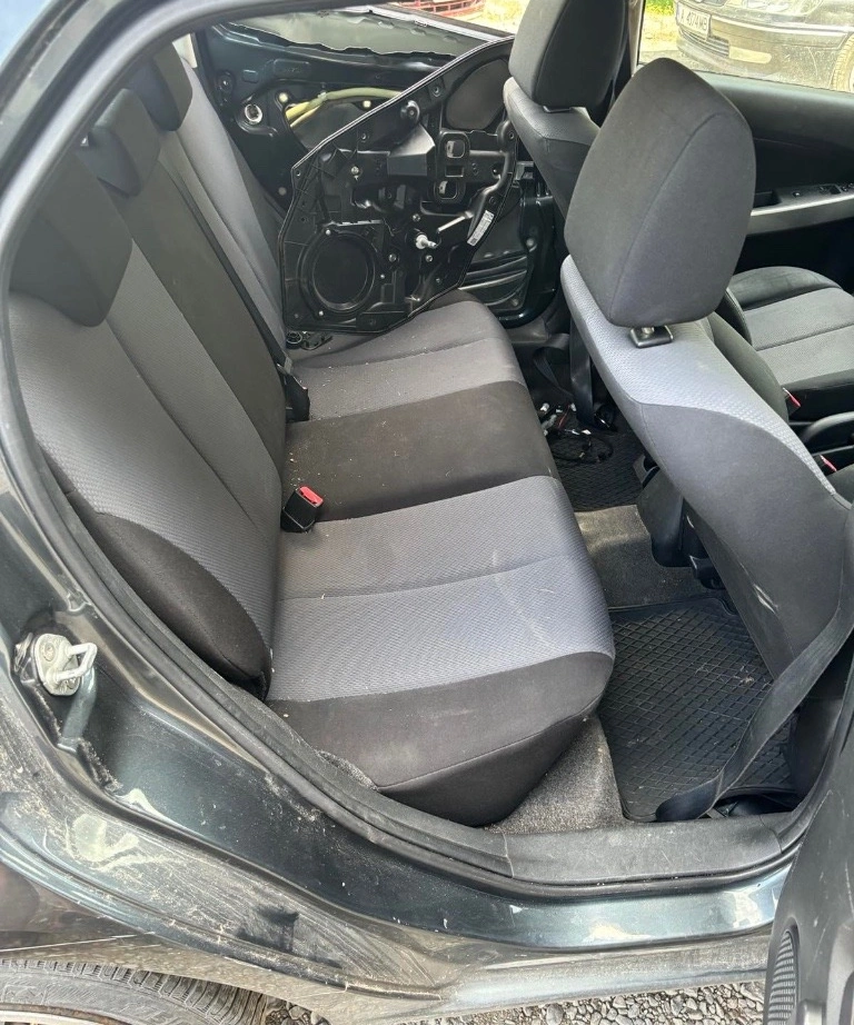 Mazda 2 1.3i снимка 7