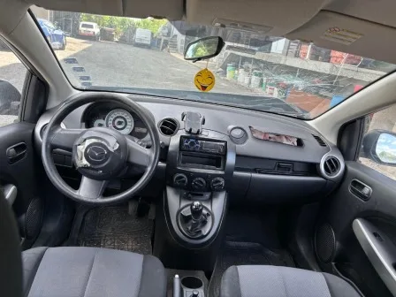Mazda 2 1.3i снимка 5