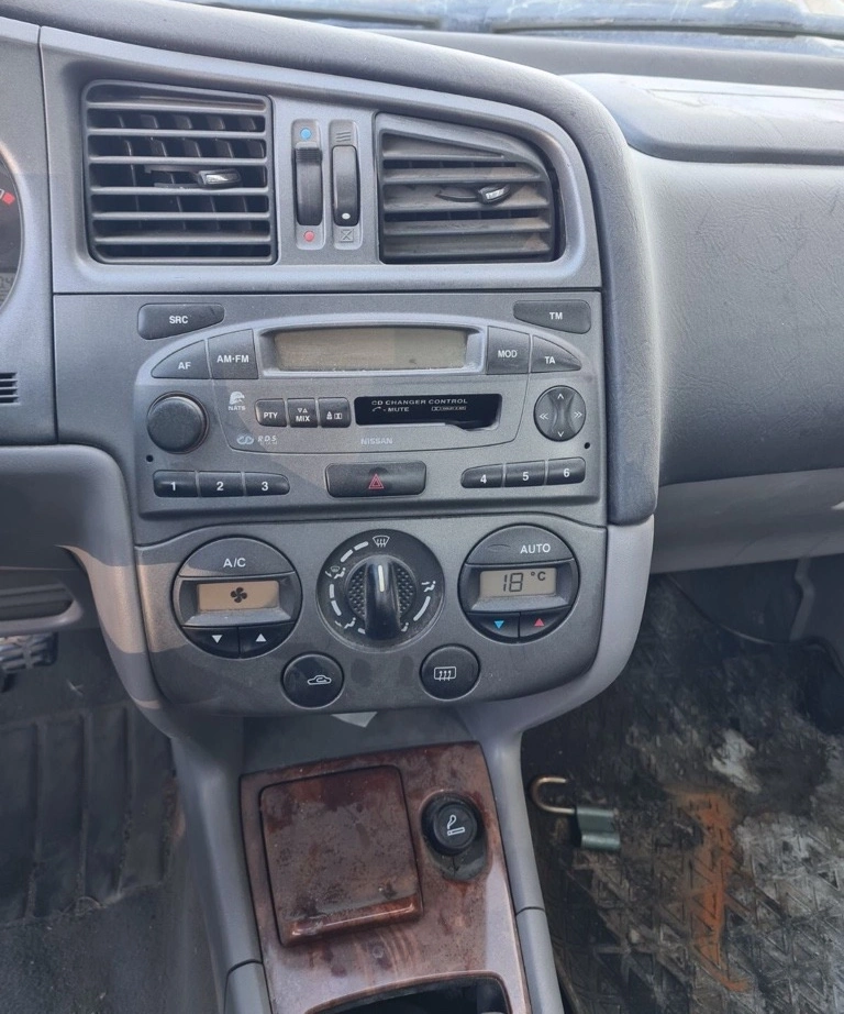 Nissan Primera 1.8и снимка 6