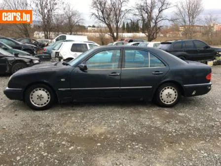 Mercedes-Benz E 200 E200i снимка 3