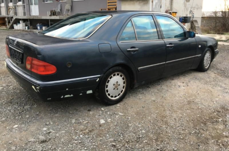 Mercedes-Benz E 200 E200i снимка 4