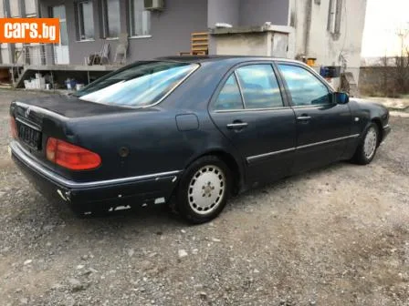 Mercedes-Benz E 200 E200i снимка 4