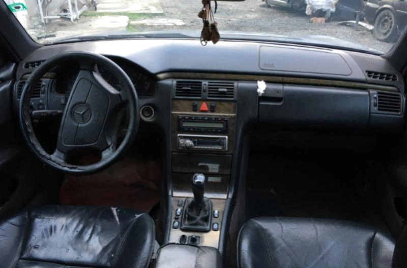 Mercedes-Benz E 200 E200i снимка 6