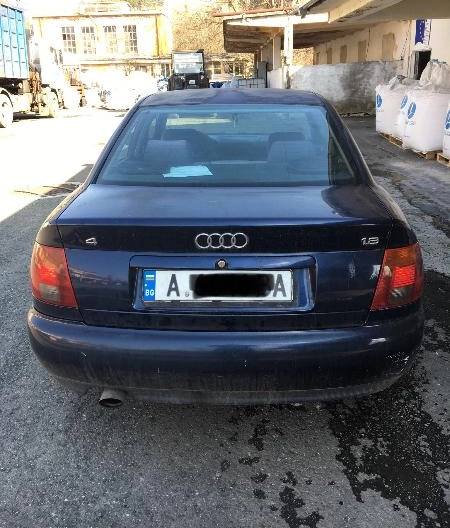 Audi A4 1.8i снимка 4