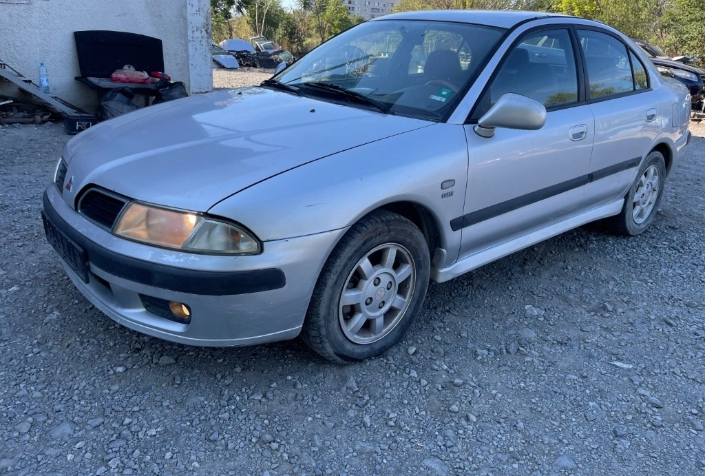 Mitsubishi Carisma 1.8 GDi снимка 2
